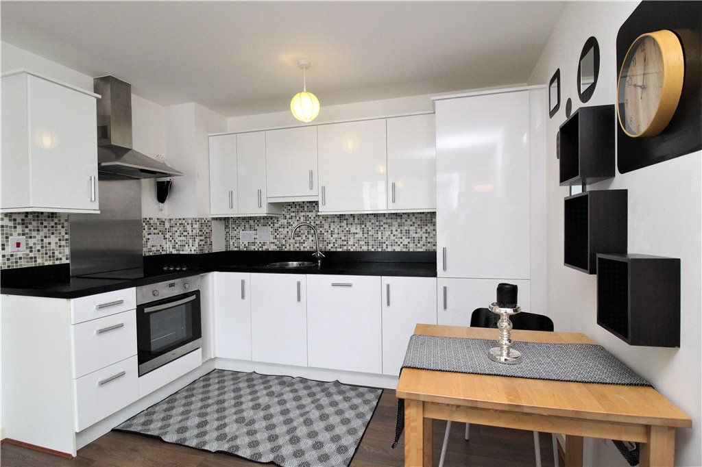 Property photo 3 of 11 Kitchen