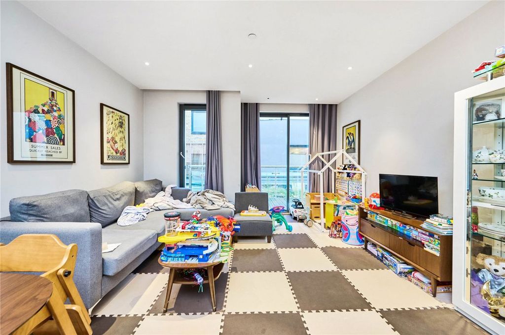 Property photo 2 of 8