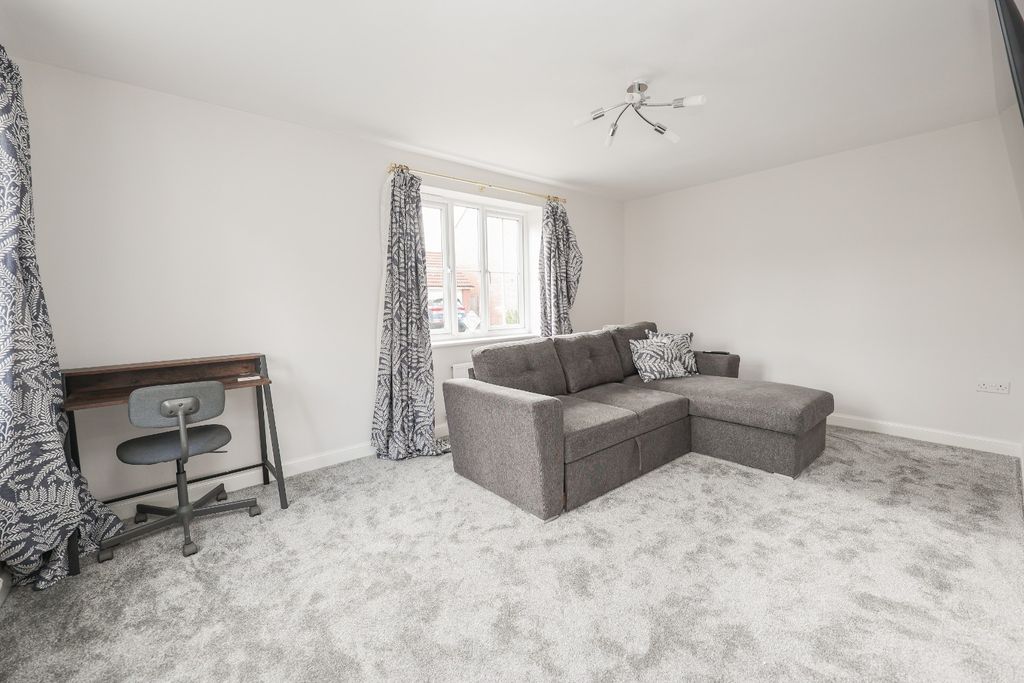 Property photo 3 of 21 4346742