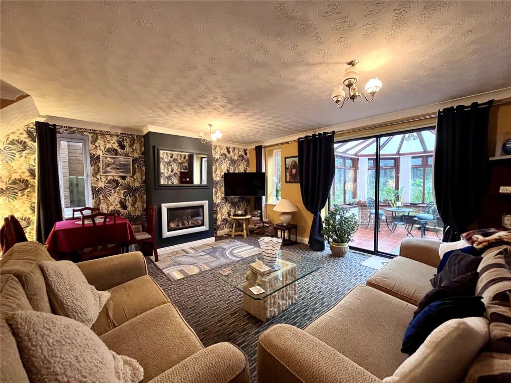 Property photo 2 of 27 Picture No. 30