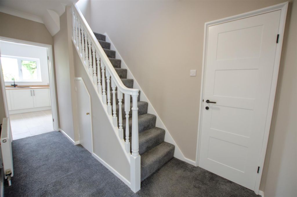 Property photo 3 of 13 88 Longdon -Hall.Jpg
