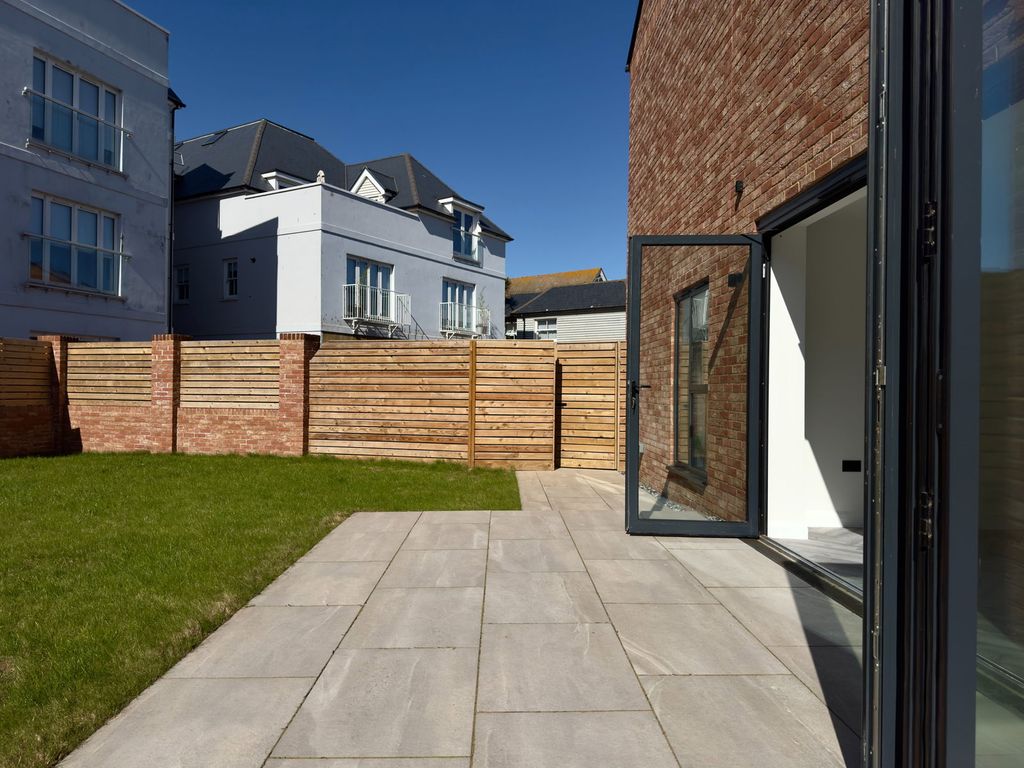 Property photo 3 of 24