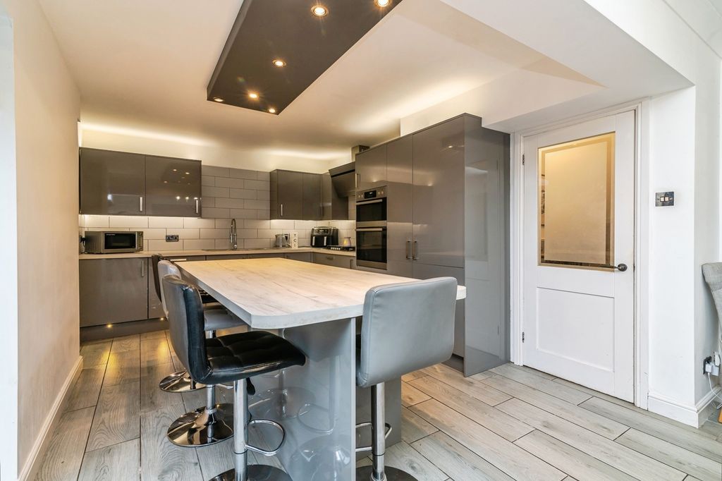 Property photo 3 of 21 Pbox-Img.Jpg