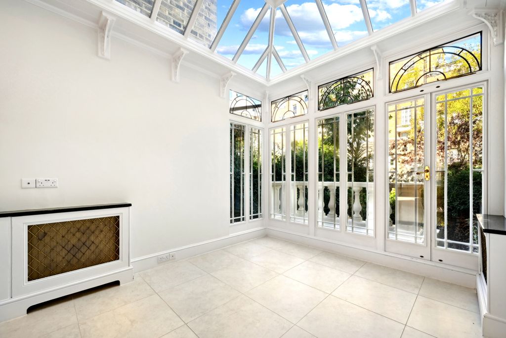 Property photo 2 of 27