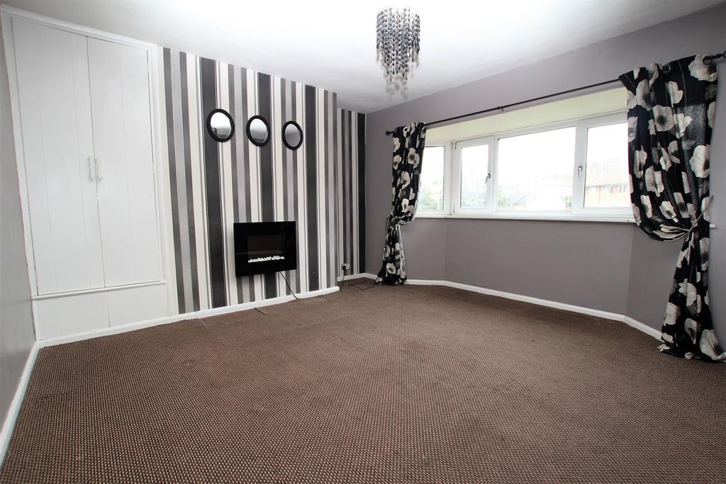 Property photo 2 of 7 Leedsrd133 Lounge3.Jpg