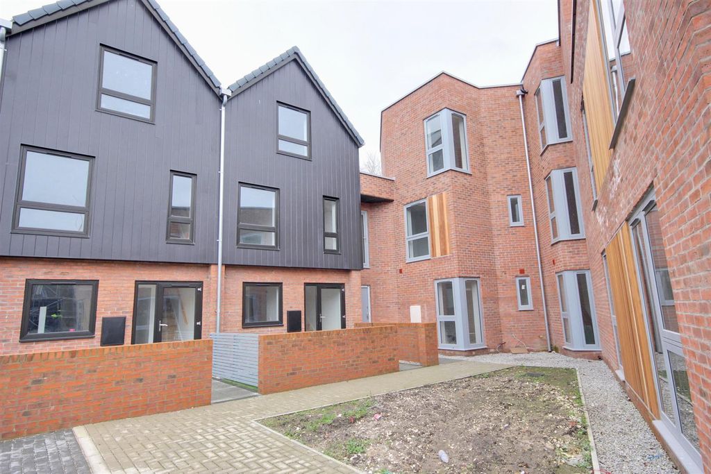 Property photo 1 of 13 Img_0031-Img_0033_Lzn - Plot 22 Old School Walk.Jp