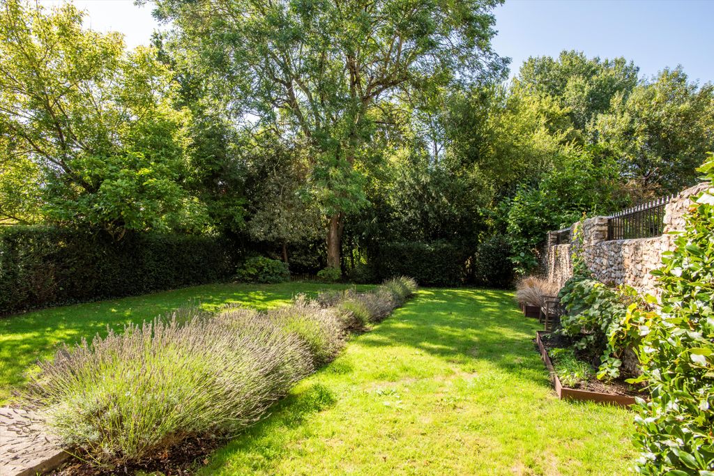 Property photo 2 of 21 Image