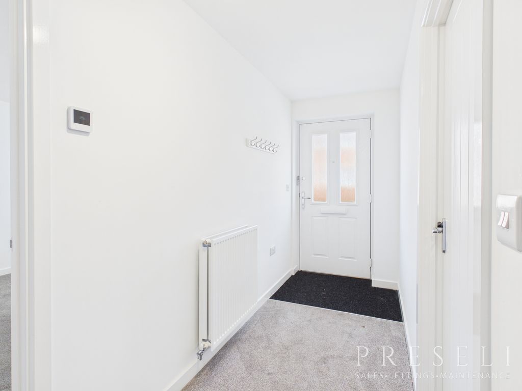 Property photo 2 of 16 Entrance Hall