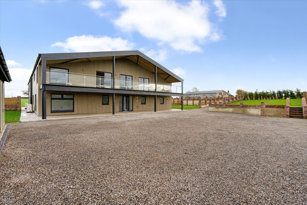 Property photo 2 of 15 Image