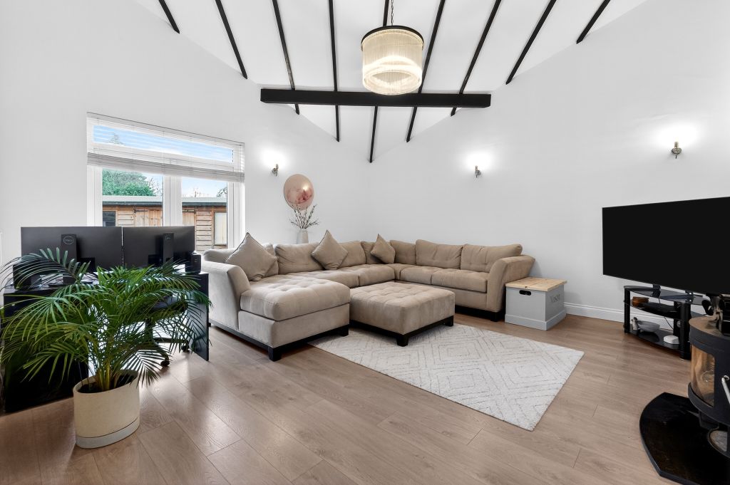 Property photo 3 of 20