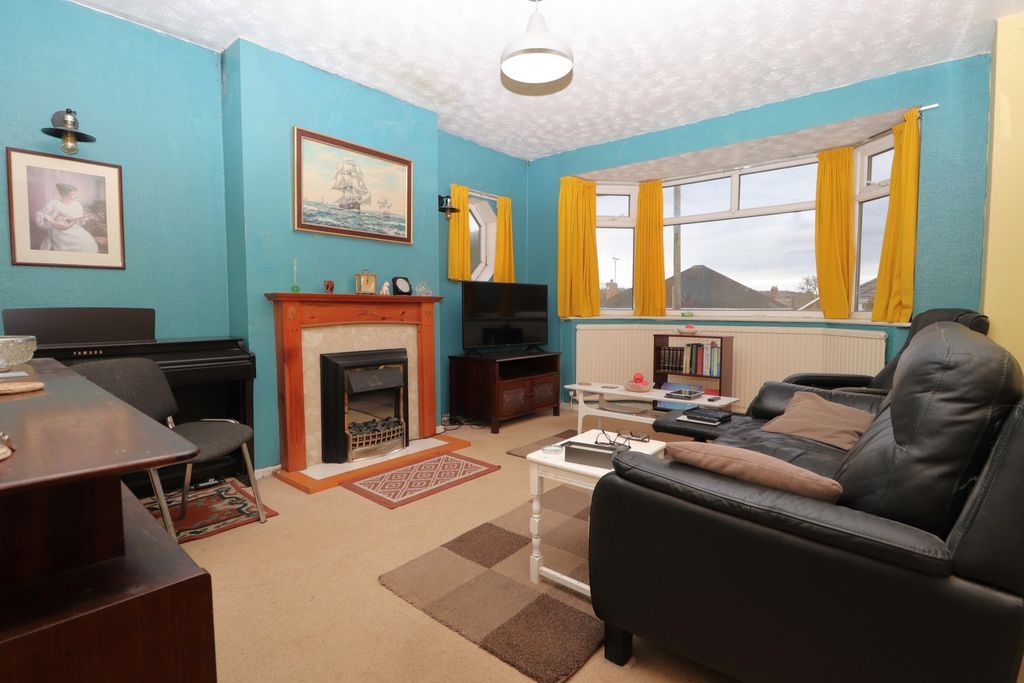 Property photo 3 of 22 Bay Fronted Lounge