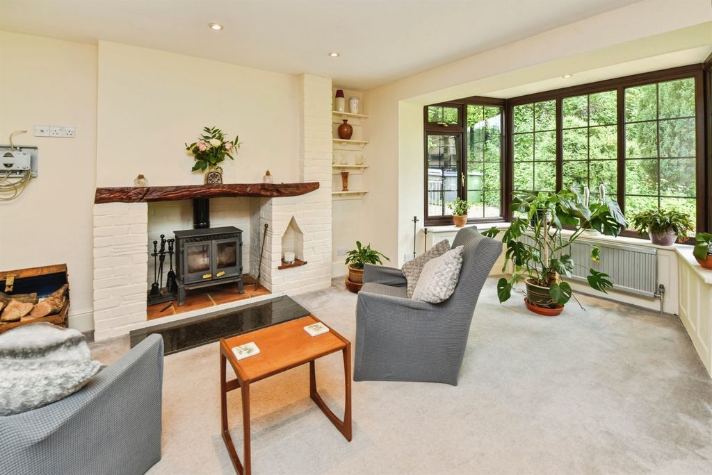 Property photo 3 of 34