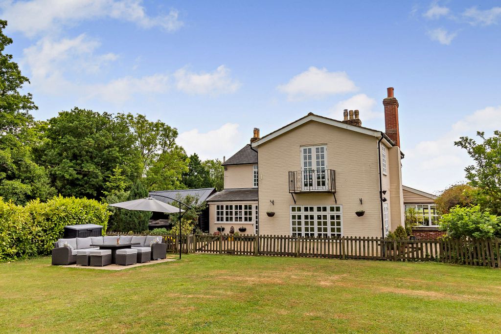 Property photo 3 of 54 8648440-Exterior11-800