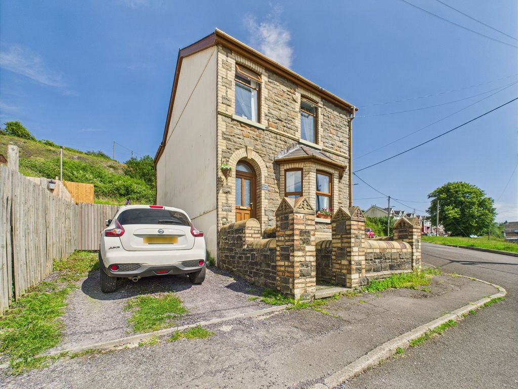 Property photo 1 of 33