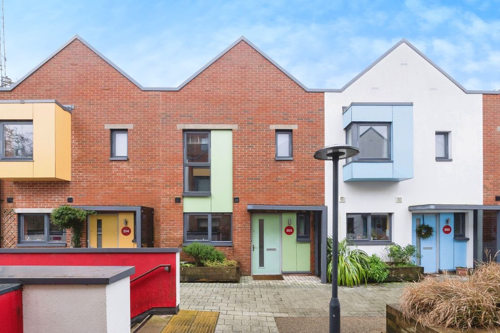 Property photo 1 of 27