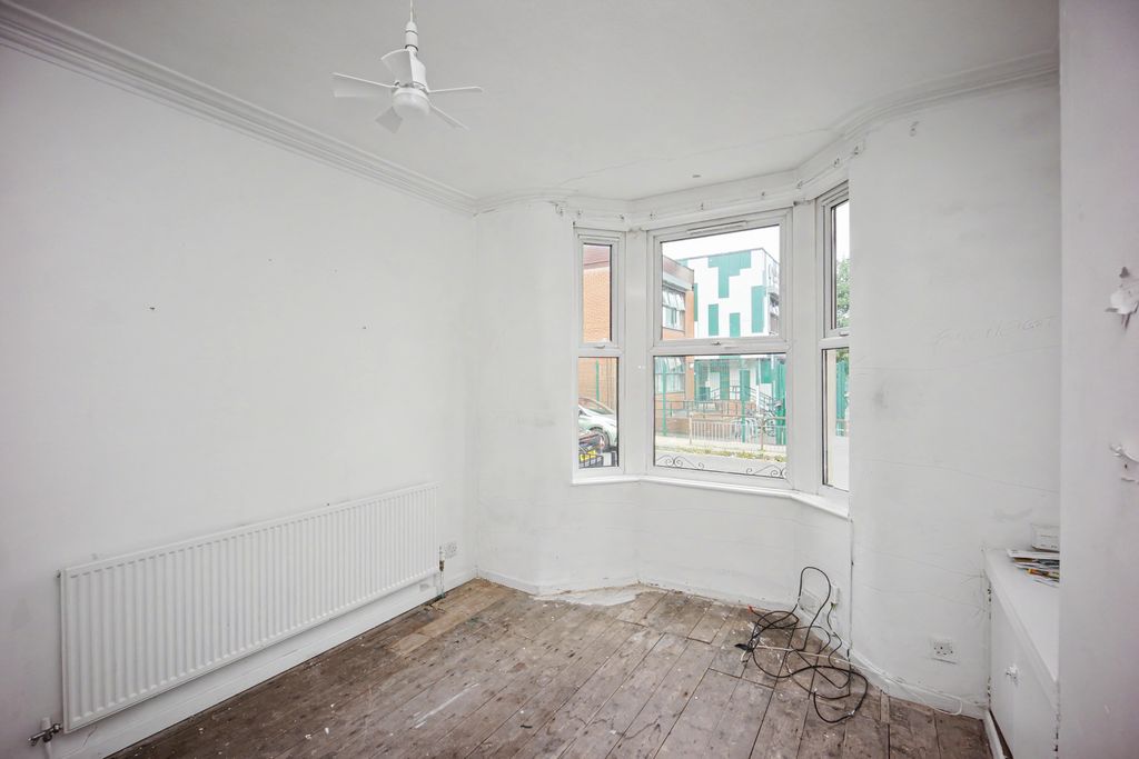 Property photo 2 of 16 20 Montague Road, Old Swan, Liverpool, L13 5Te