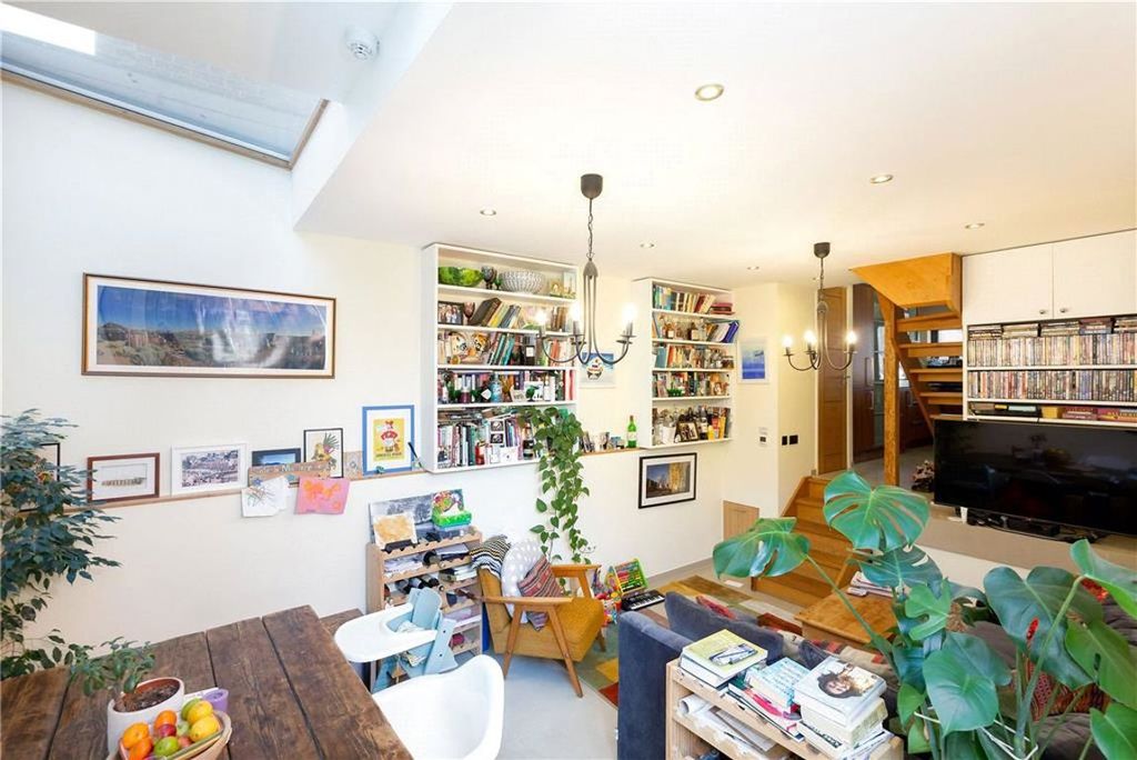 Property photo 3 of 12