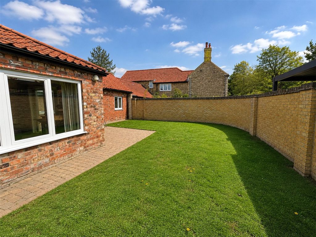 Property photo 2 of 9 Picture No. 14