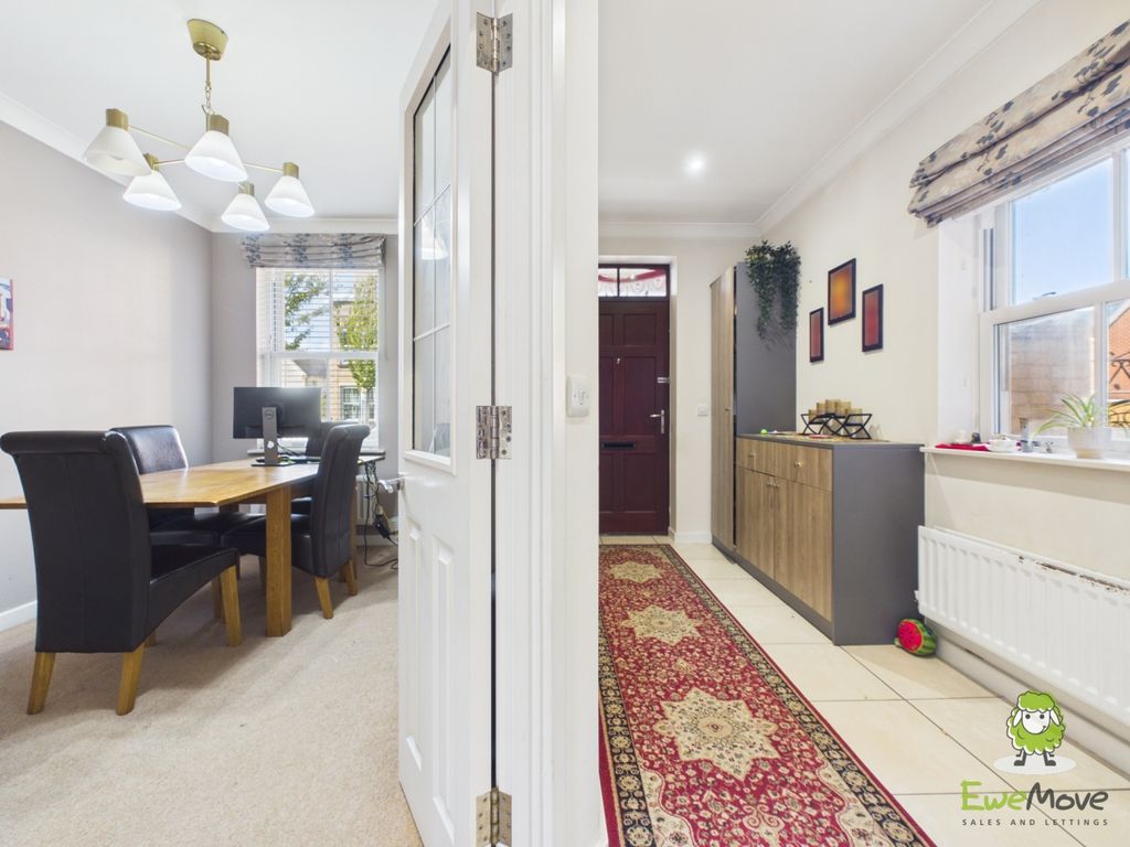 Property photo 3 of 18 Ewemove Estate Agents Basingstoke - Rockbourne Roa