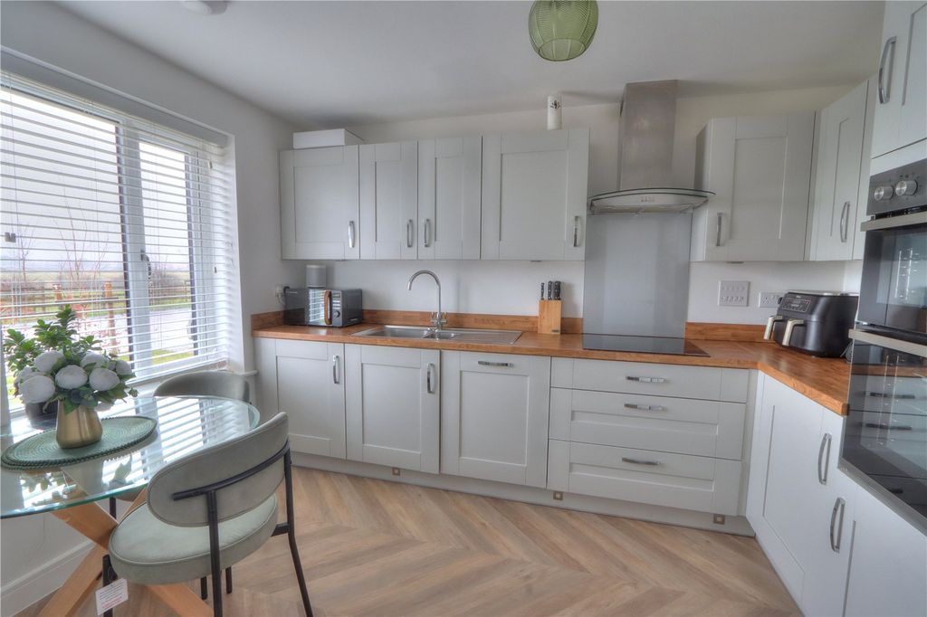 Property photo 2 of 15 Picture No. 10