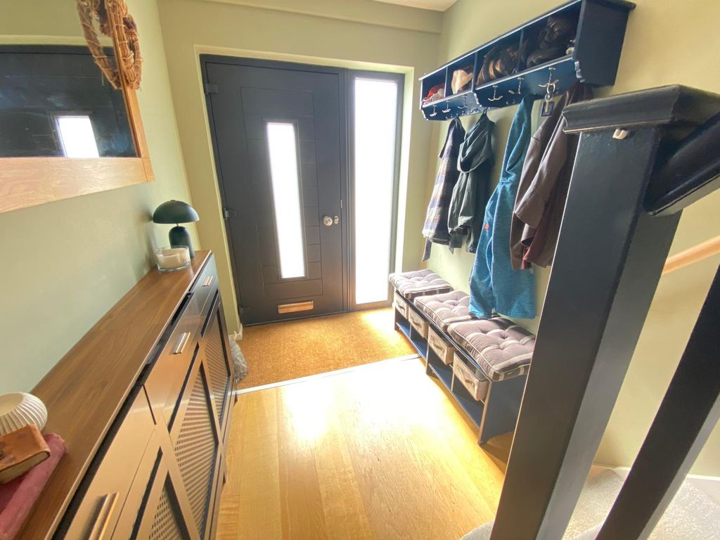 Property photo 3 of 28