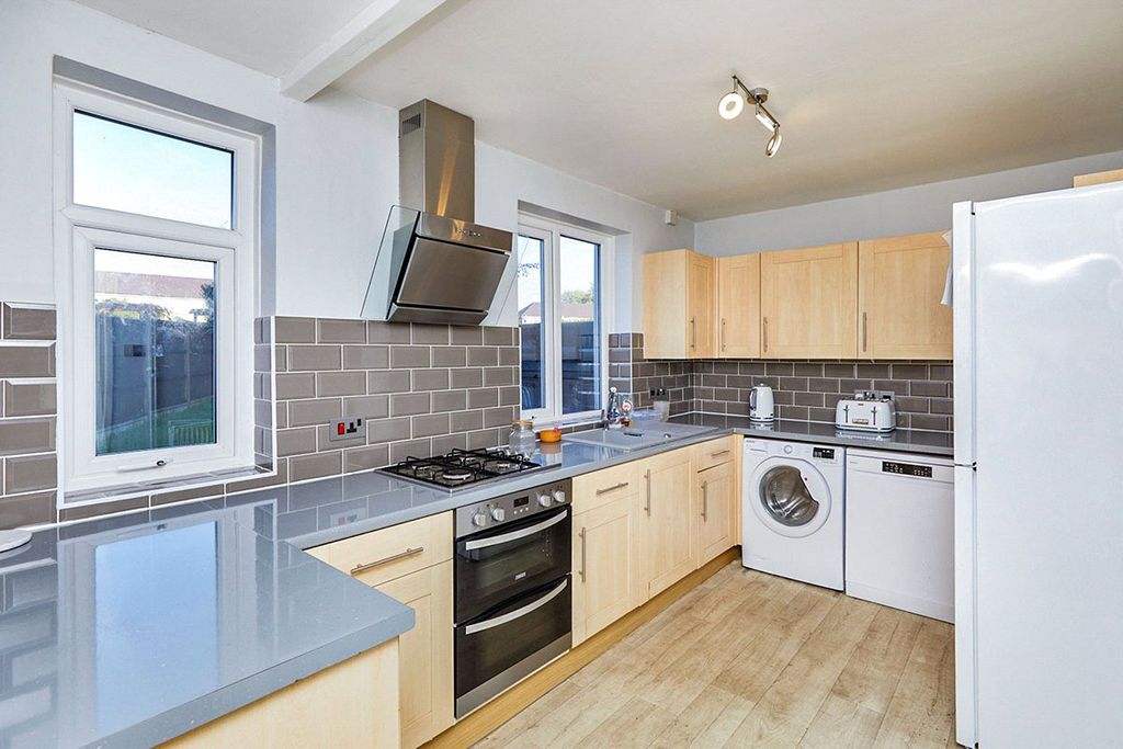 Property photo 3 of 8 Kitchen