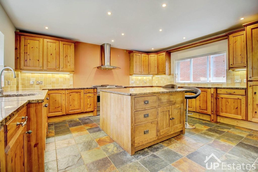 Property photo 3 of 44