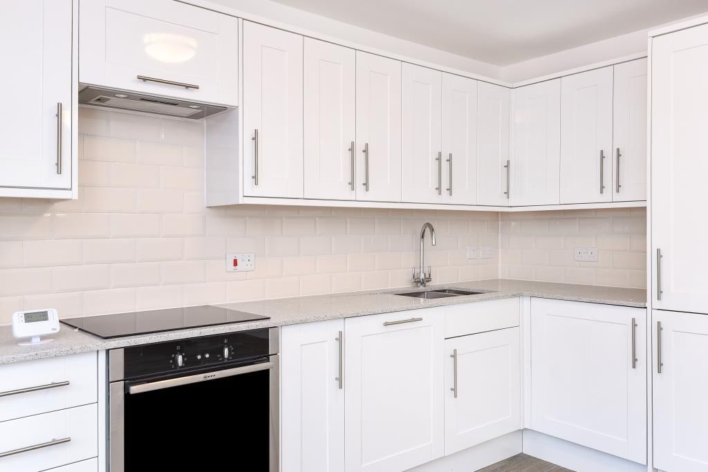 Property photo 1 of 10 Kitchen 2