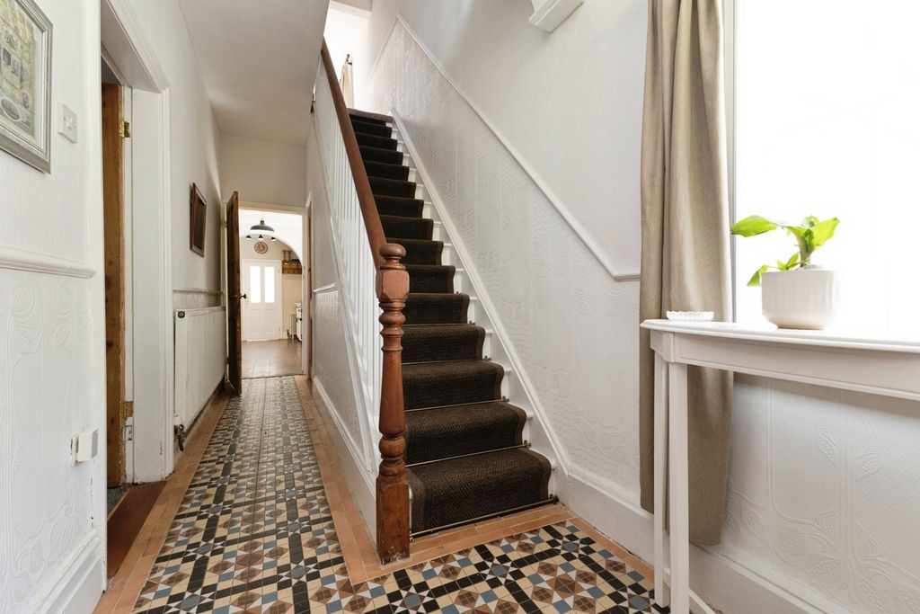 Property photo 3 of 18 Pbox-Img.Jpg