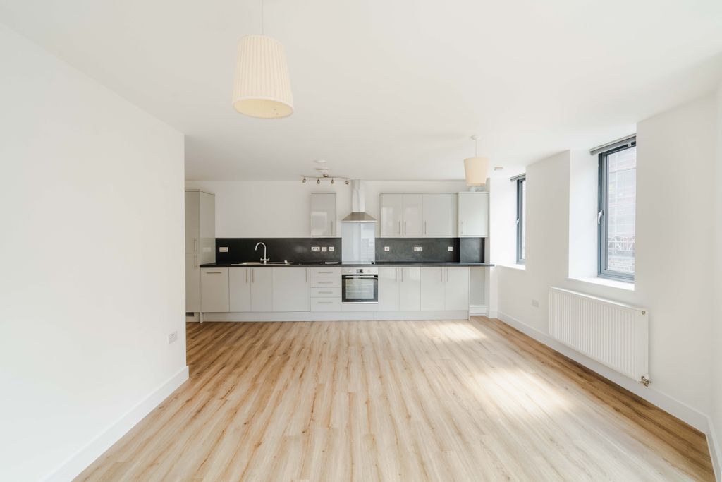 Property photo 3 of 12 7