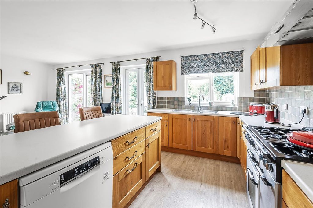 Property photo 2 of 18 61-Hazel-Way-25.Jpg