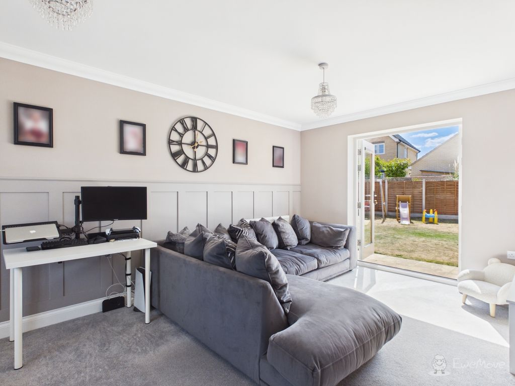 Property photo 3 of 21 Living Room- Mark Stephens Ewemove Newmarket And S