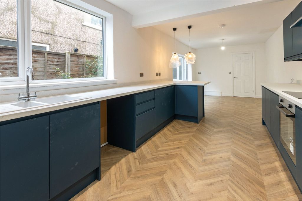 Property photo 1 of 17 Picture No. 21