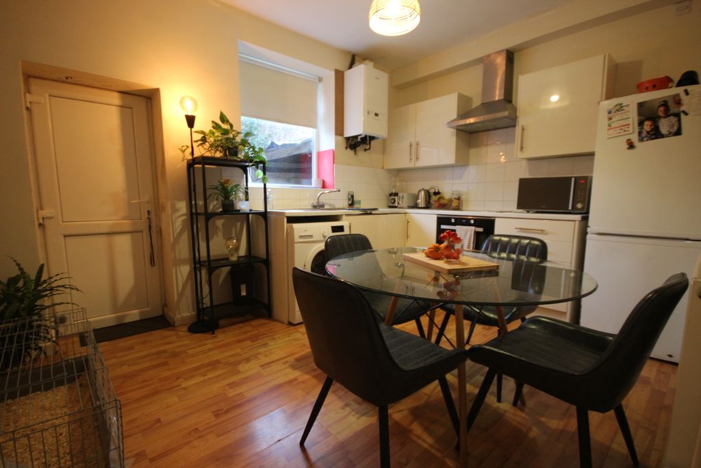 Property photo 1 of 14 Kitchen