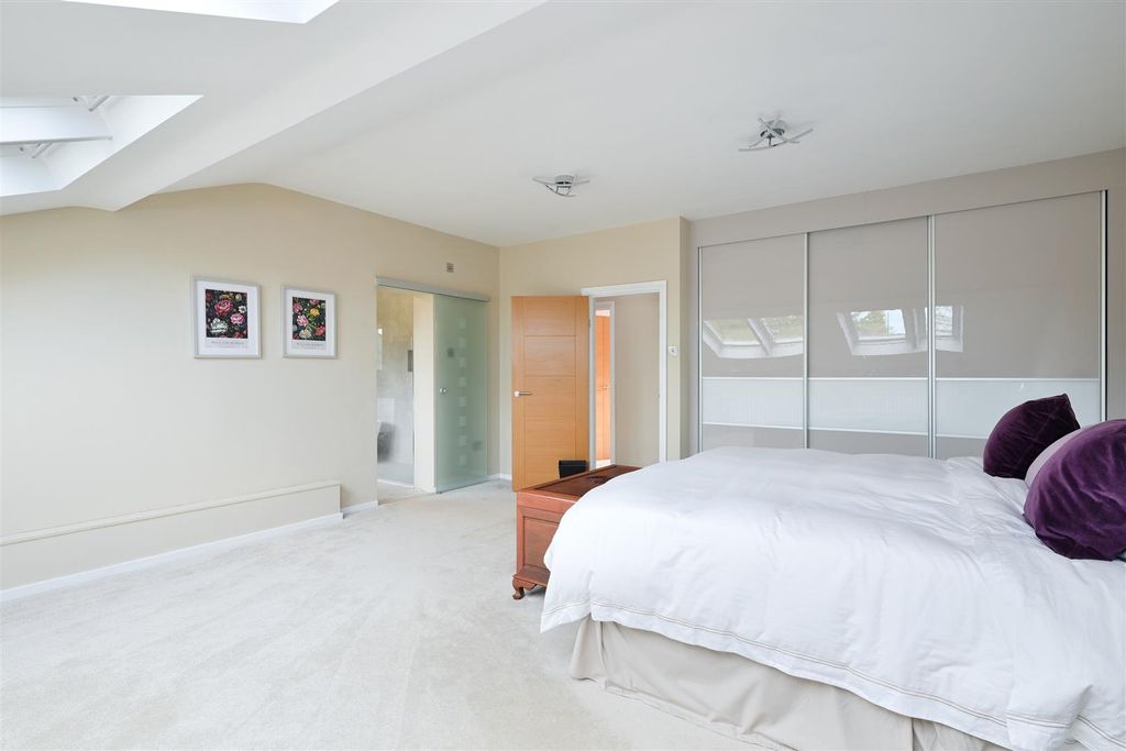 Additional image 13 of 5 bed detached house for saleGarden Walk, Coulsdon CR5