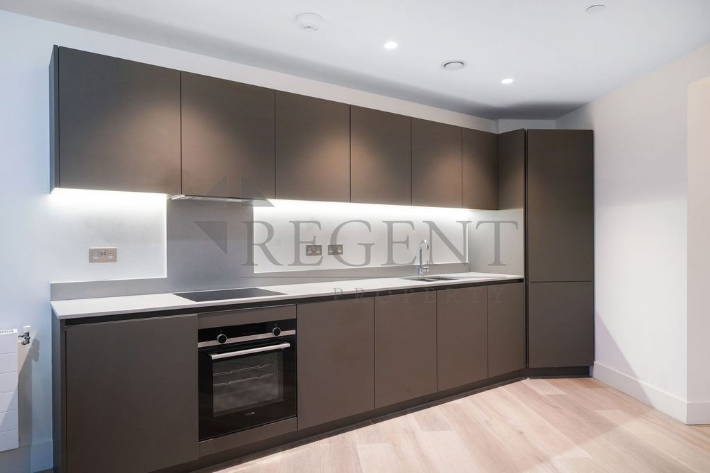 Property photo 3 of 9 Kitchen