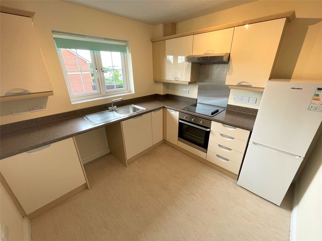 Property photo 3 of 6 Kitchen