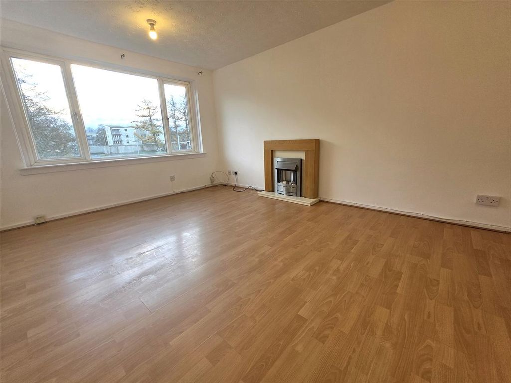 Property photo 2 of 12 Lounge