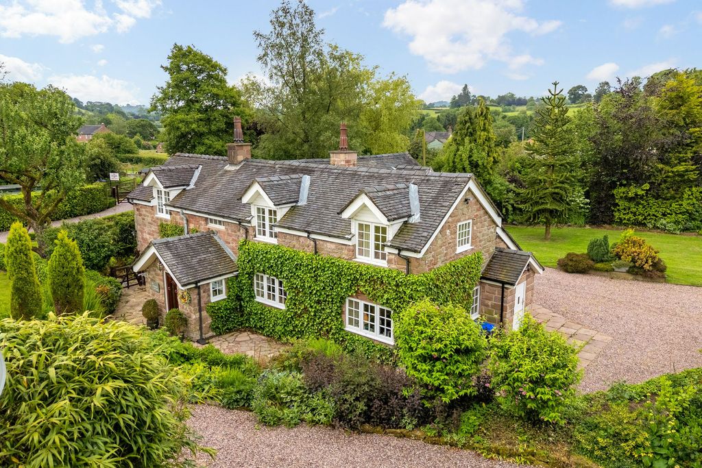Property photo 3 of 93