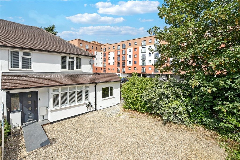 Property photo 1 of 17 External (Brochure)