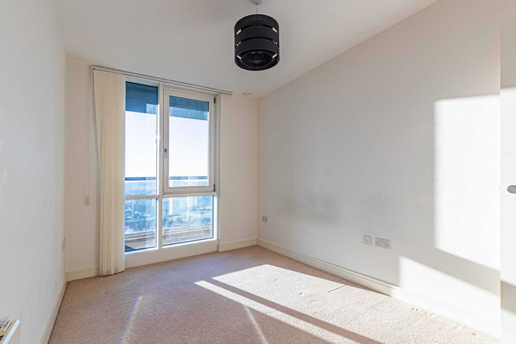 Property photo 2 of 17 Photo