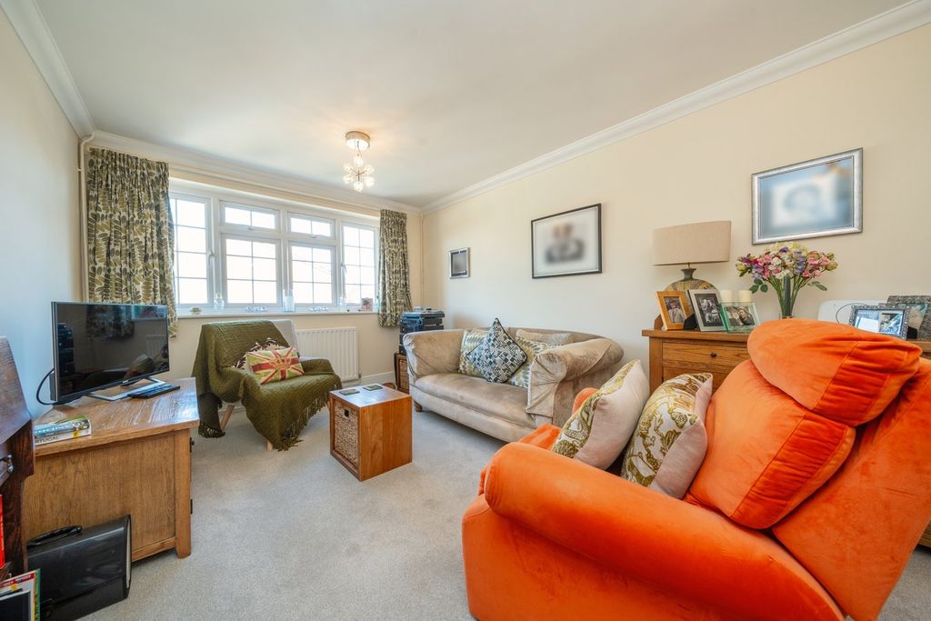 Property photo 3 of 11