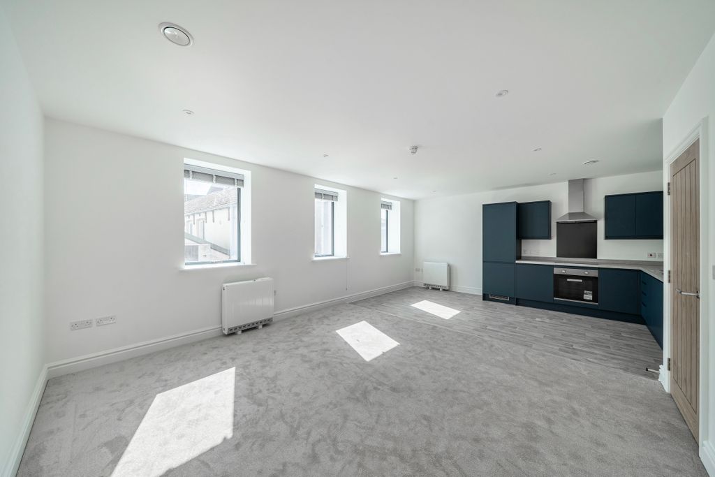 Property photo 1 of 11 1448340-8-69E63321Bfb70