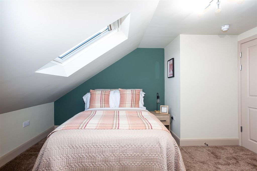 Property photo 3 of 12 Gordon Road-6 (1).Jpg