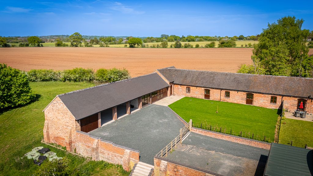Property photo 1 of 26 Countryside And Barns