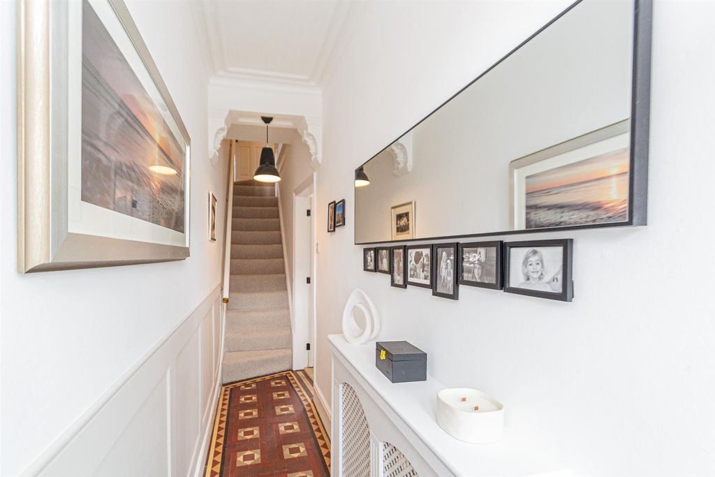 Property photo 3 of 21 Entrance Hallway