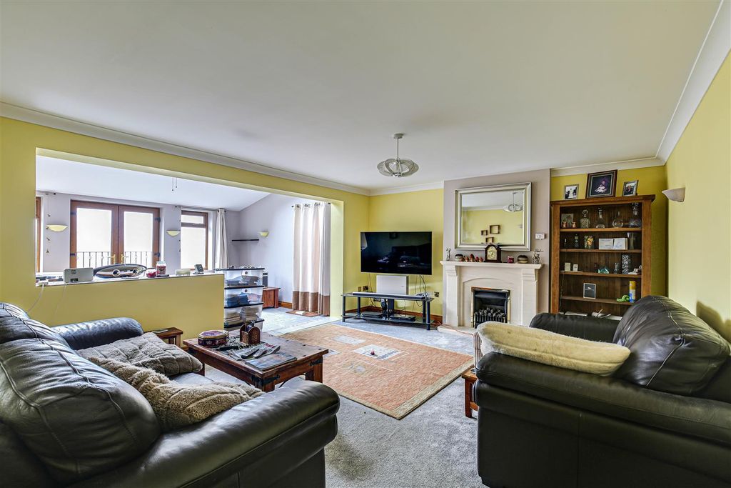 Property photo 3 of 13 3 Living Room.Jpg