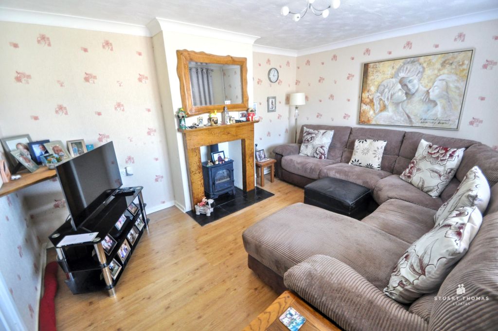 Property photo 2 of 17