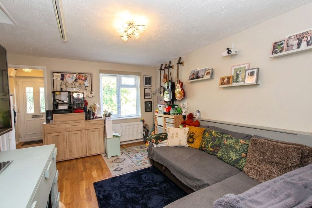 Property photo 2 of 10 Picture No. 12