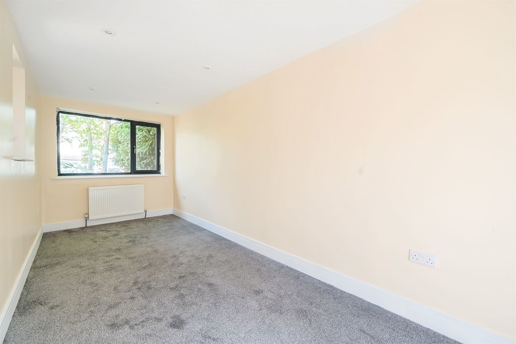 Property photo 2 of 12 Bedroom